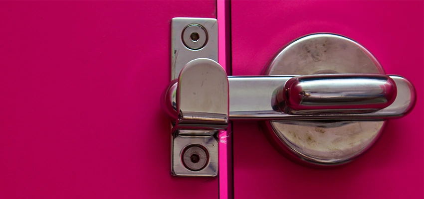 Childproof Gate Lock in Brentwood, California